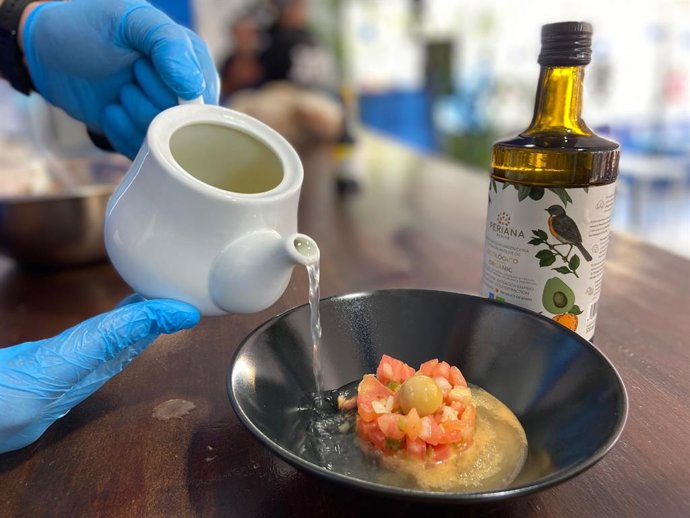 Una de las tapas realizadas en el Gran Mercado Sabor a Málaga que se celebra en la capital malagueña este mes de agosto