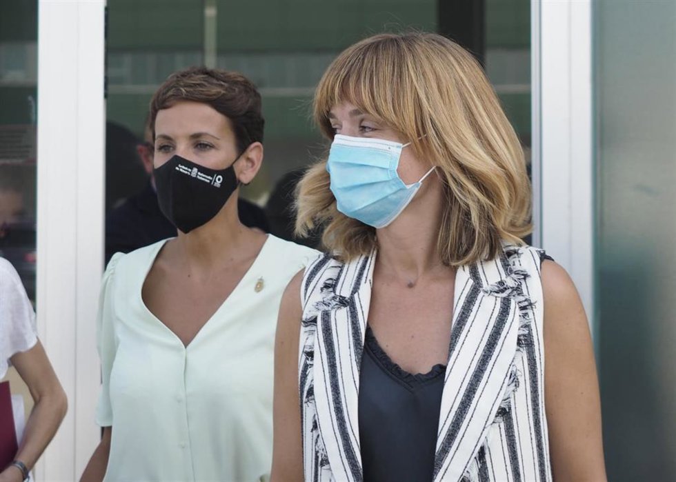 La ministra de Educación y Formación Profesional, Pilar Alegría, junto con la presidenta del Gobierno de Navarra, María Chivite (izquierda)