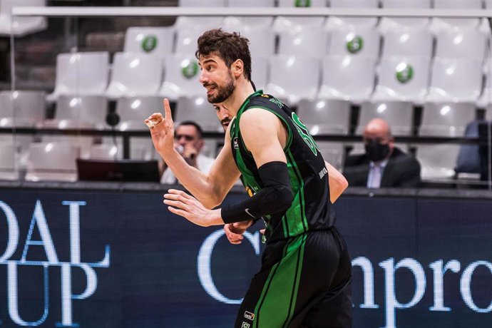 Archivo - Ante Tomic of Club Joventut Badalona gestures during the Liga Endesa ACB match between  Club Joventut Badalona and FC Barcelona at Palau Olimpic de Badalona on February 28, 2021 in Badalona, Spain.