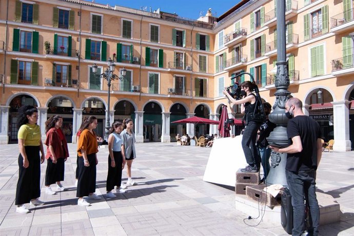 Archivo - Imagen de un rodaje en la plaza Mayor de Palma.