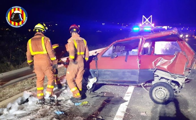 Estado del vehículo afectado en el accidente en la A-7 a la altura de Beneixida (Valencia)