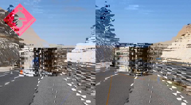 Vuelca un camión de basuras en la A-7 en Elche