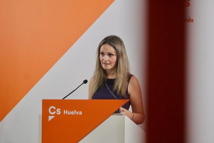 La coordinadora de Ciudadanos (Cs) en Huelva y diputada provincial, María Ponce, en la sede de su partido.