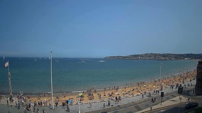Imagen de la Playa de San Lorenzo este sábado.