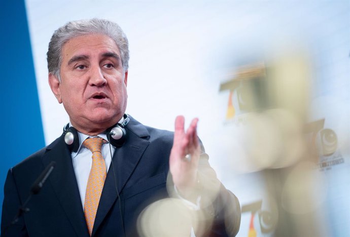 Archivo - 12 April 2021, Berlin: Pakistani Foreign Minister Shah Mahmood Qureshi speaks during a press conference with his German counterpart Heiko Maas (Not Pictured) after their meeting at the Federal Foreign Office. Photo: Kay Nietfeld/dpa Pool/dpa