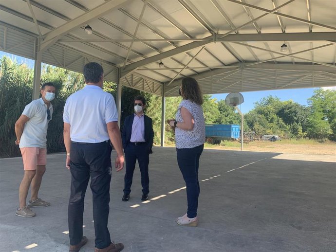 La cancha de baloncesto se encuentra en Huerrios.