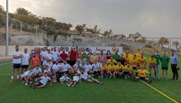 Imagen de la inauguración del campo de Jimena, que contó con la presencia del presidente de la Diputación de Jaén, Francisco Reyes.