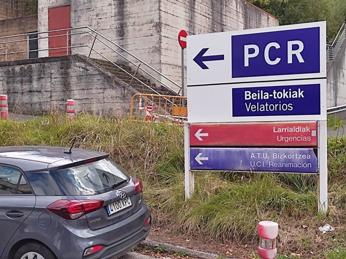 Cartel indicador en un hospital vasco