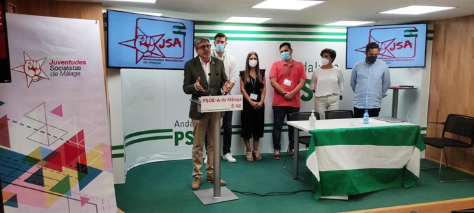 Josele Aguilar, senador socialista por Málaga, en rueda de prensa