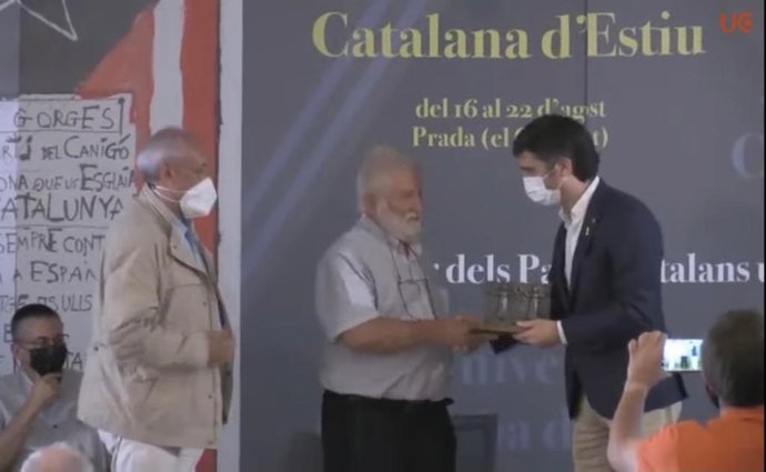 El president de l' Institut d'Estudis Catalans (IEC) i de la Fundació Universitat Catalana d'Estiu (Fundació UCE), Joandomnec Ros, rep el Premi Canigó.