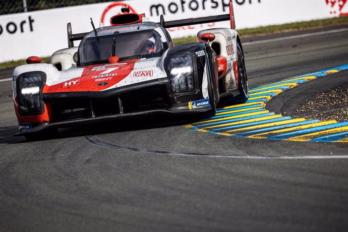 07 Conway Mike (gbr), Kobayashi Kamui (jpn), Lopez Jose Maria (arg), Toyota Gazoo Racing, Toyota GR010 - Hybrid, action during the 24 Hours of Le Mans 2021, 4th round of the 2021 FIA World Endurance Championship, FIA WEC, on the Circuit de la Sarthe, fr