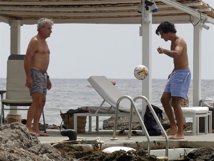 CARLOS SAINZ JUNTO A SU PADRE