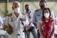 Robles, sobre el caos en el aeropuerto de Kabul: "Tenemos grupos de gente que gritan 'España, España' para poder entrar"