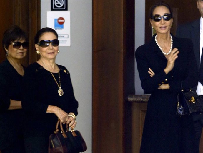 Archivo - Isabel Preysler y su madre, Beatriz Arrastia, en una imagen de archivo