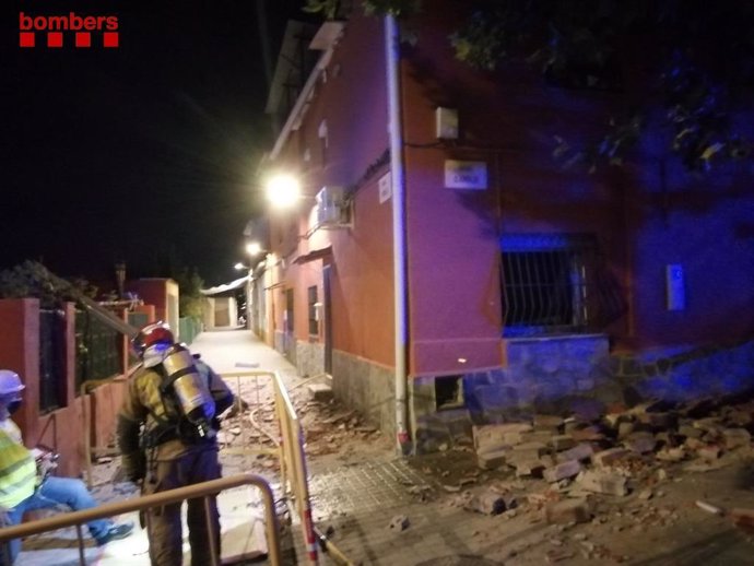 L'edifici afectat per l'explosió a Sabadell (Barcelona).