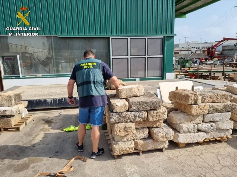 Bloques de piedra tosca en Jávea (Alicante)