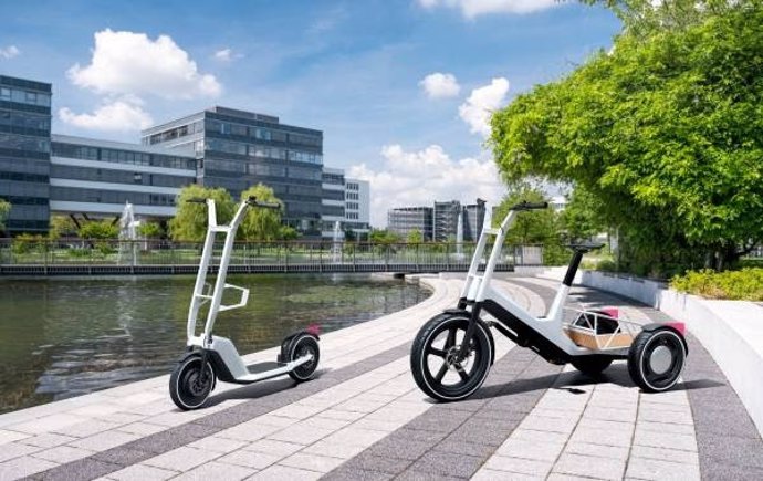 La bicicleta electrificada Dynamic Cargo y el scooter eléctrico Clever Commute, los prototipos de movilidad que ha desarrollado BMW.