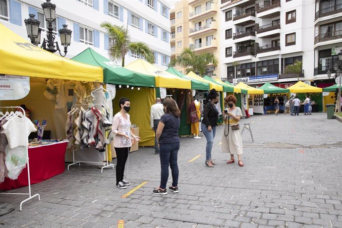 Archivo - Feria de artesanía de Puerto de la Cruz