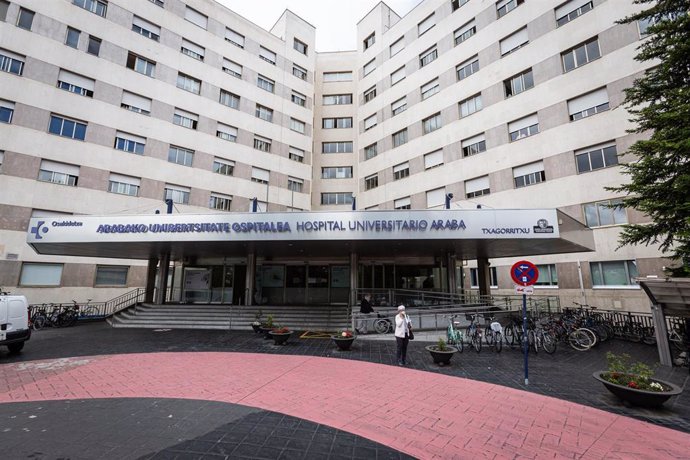 Archivo - Exterior del Hospital de Txagorritxu (Vitoria). En Vitoria, País Vasco (España), a 8 de junio de 2020.