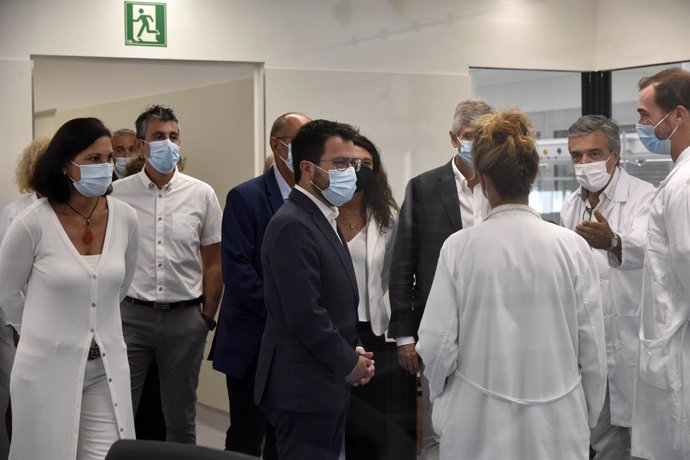 El president de la Generalitat, Pere Aragons, i el conseller de Salut, Josep Maria Argimon, visiten l'Hospital Moiss Broggi.