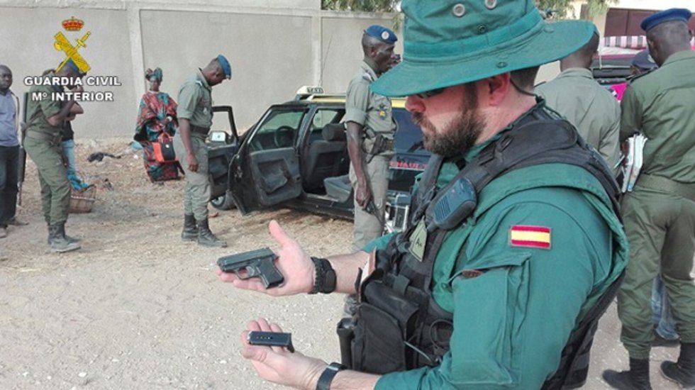 Archivo - Agentes del Grupo de Acción Rápida (GAR) de la Guardia Civil junto con agentes de la Gendarmería Nacional Senegalesa