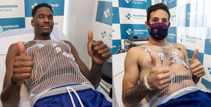 Los jugadores del Bara de baloncesto Nigel Hayes y Nico Laprovittola pasan la revisión médica en la pretemporada 2021