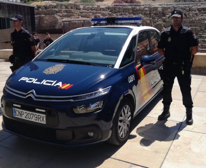 Archivo - Agente policía nacional málaga coche CNP recursos detención atención