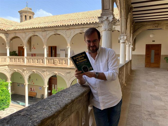 El reconocido escritor y periodista Javier Sierra en los cursos de la UNIA en Baeza.