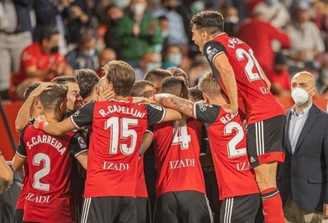 El Mirandés celebra un gol