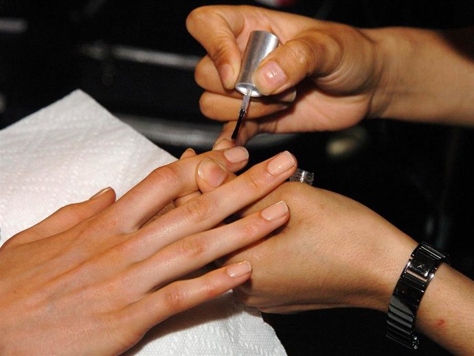 Archivo - Las uñas sufren especialmente durante el verano, pero con estos consejos no tardarás en presumir de nuevo de manicura perfecta