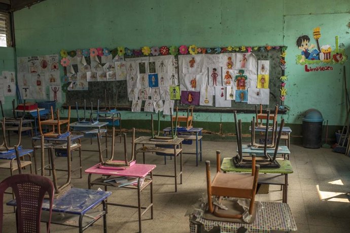 Archivo - Aula vacía en la Escuela Oficial Rural Mixta N 77 de la vereda Los Mixcos de Palencia, en Guatemala, por la pandemia de coronavirus. Fotografía tomada el pasado 30 de abril de 2020