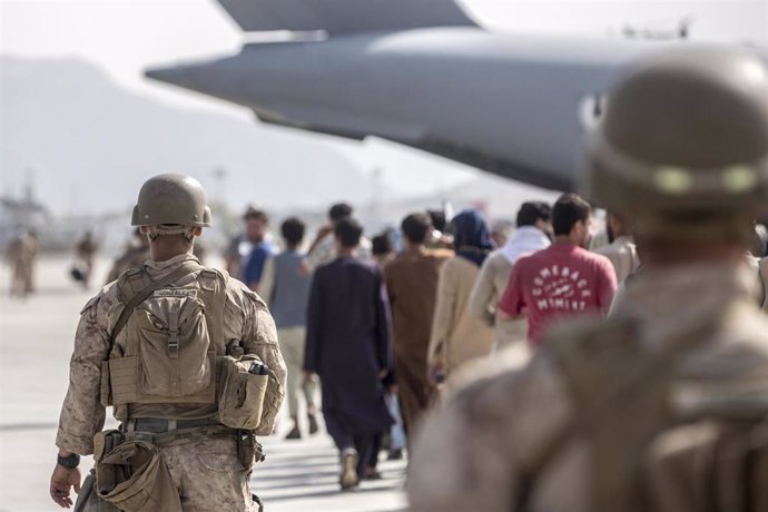 Soldados estadounidenses durante la evacuación de Kabul, la capital de Afganistán. 