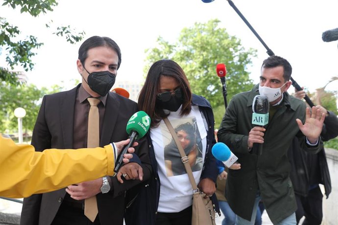 Archivo - La madre de Heidi Paz, Gloria Francis Bulnes, a su llegada al juicio por el asesinato de su hija, en la Audiencia Provincial de Madrid.