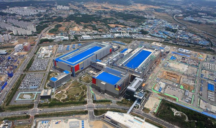 Archivo - Arxiu - Nova línia de producció de Samsung Electronics en Pyeongtaek (Corea del Sud)