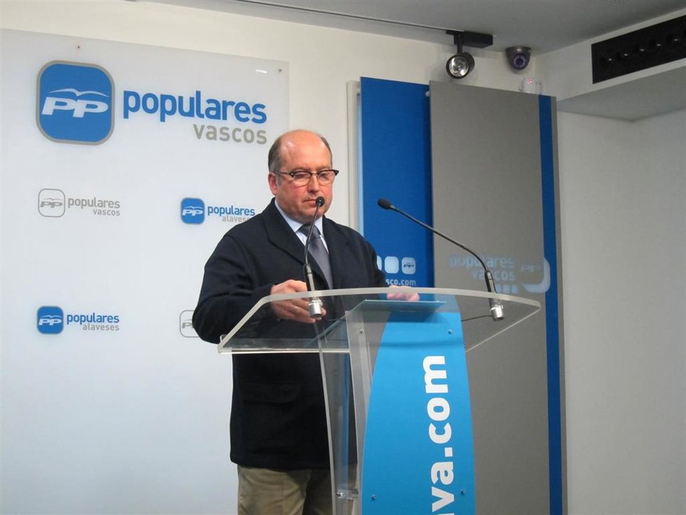 Archivo - El portavoz del PP de Álava, carmelo barrio