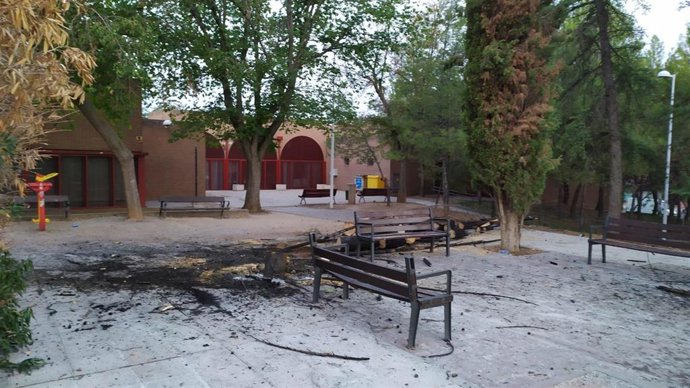 La Policía Local de Toledo pide colaboración ciudadana para localizar a las personas que han provocado diversos incendios en el Polígono.