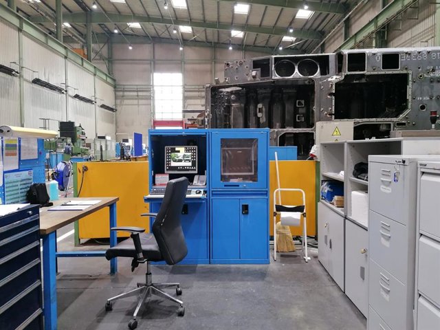 Archivo - Fábrica, foto de archivo.