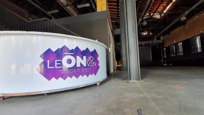 Nuevo logo de Espacio Vías de León en sus instalaciones en la ciudad.