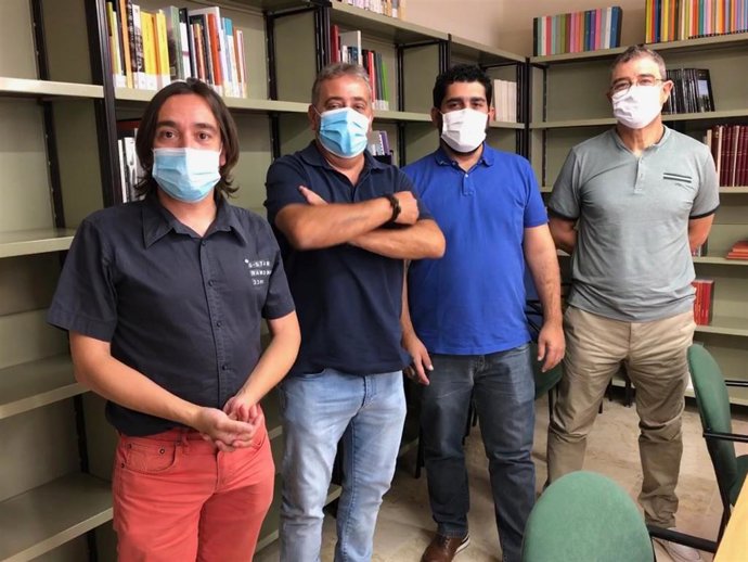 El director del Instituto de Estudios Turolenses (IET), Nacho Escuín ; el director de Desafío Buñuel, Pimpi López Juderías; el diputado delegado de Cultura y Turismo de la DPT, Diego Piñeiro; y el vicedirector del IET, Juan Villalba.