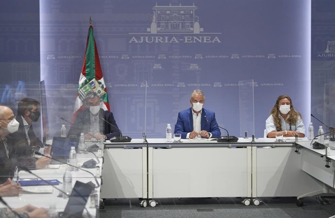 El Lehendakari, Iñigo Urkullu, preside la reunión de la Comisión Científico-técnica del LABI junto a la consejera vasca de Salud, Gotzone Sagardui,