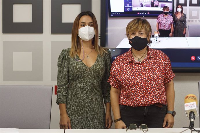 La secretaria de la Federación de Sanidad y Servicios Sociosanitarios de CCOO Aragón, Delia Lizana, y la responsable del sector privado y dependencia, María Soriano.