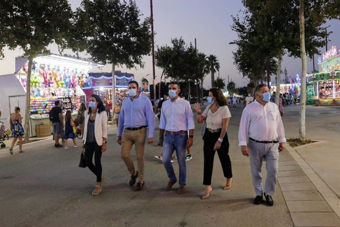 Archivo - El alcalde de Almería visita con parte de su equipo de gobierno el recinto ferial.