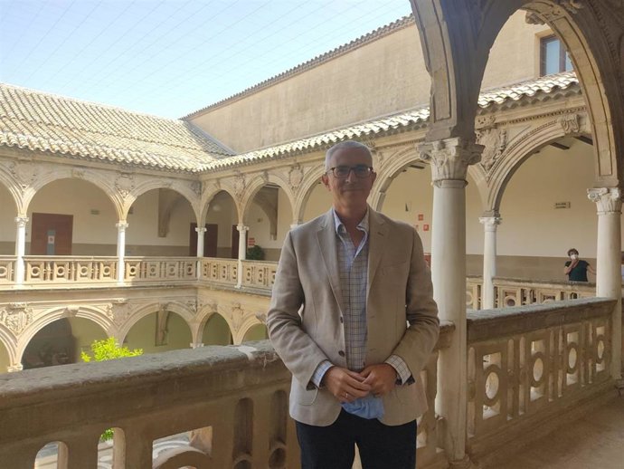 El escritor de novela histórica y director del curso de novela de la UNIA en Baeza, Emilio Lara.