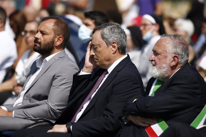 El primer ministro italiano, Mario Draghi, participa en una ceremonia para recordar a las casi 300 víctimas del terremoto de 2016 en la localidad de Amatrice