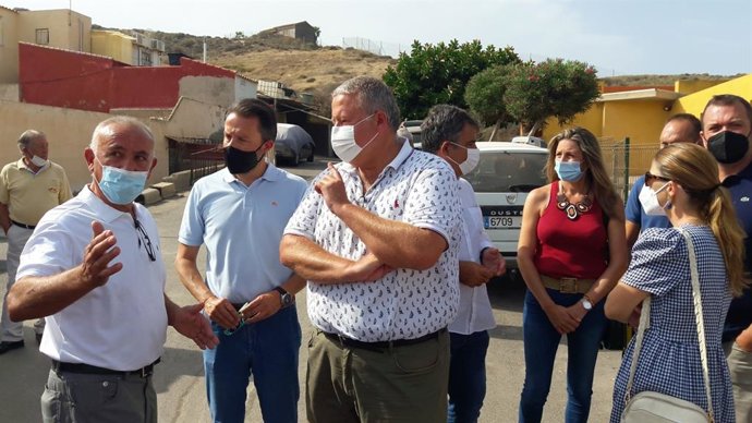 Los senadores del PP Francisco Bernabé y Juan María Vázquez y el presidente de los 'populares' en Lorca, Fulgencio Gil, en Puntas de Calnegre