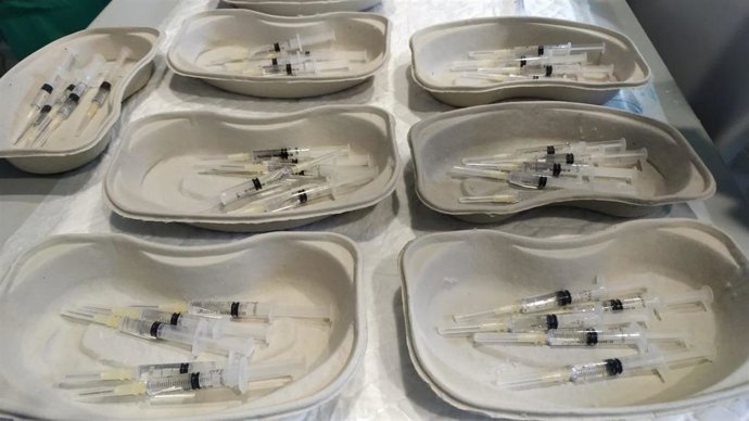 Archivo - Vacunas contra la COVID-19 de Pfizer