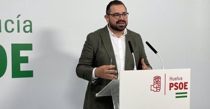 El secretario general del PSOE de La Palma del Condado (Huelva) y portavoz socialista en el Ayuntamiento, Rogelio Pinto.
