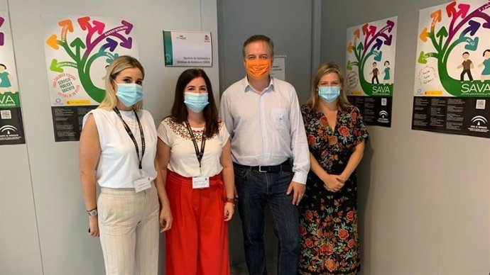 El delegado territorial de Justicia en Almería se reúne con un equipo del SAVA.