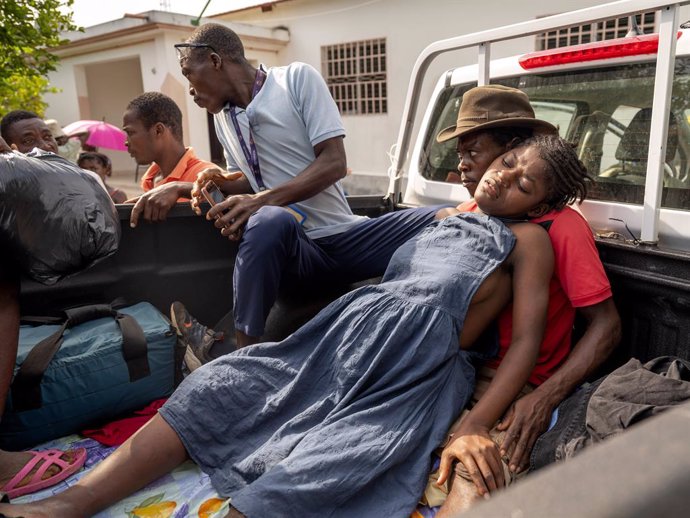 20 August 2021, Haiti, Barnate: A 14-year-old girl in advanced labor is transported in the back of a pickup truck from a mobile medical clinic in the small village of Barnate in southwestern Haiti near the epicentre of last week's earthquake. The girl t