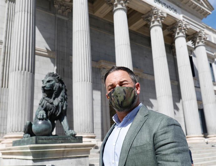 Archivo - El presidente de Vox, Santiago Abascal, frente al Congreso de los Diputados